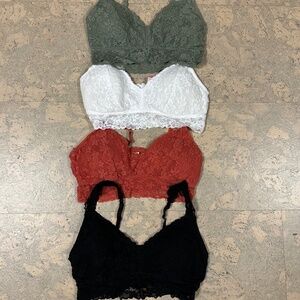 4 Sets of No Boundaries Bras Size L, Black, White, Red, Sage